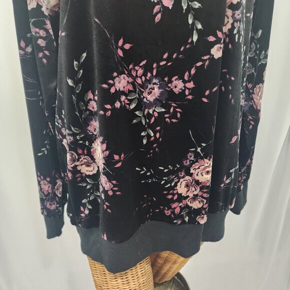 Torrid Black with Pink Floral Print, Velvet Like, Sweatshirt Size 1 TORRID (1X) - Picture 6 of 10